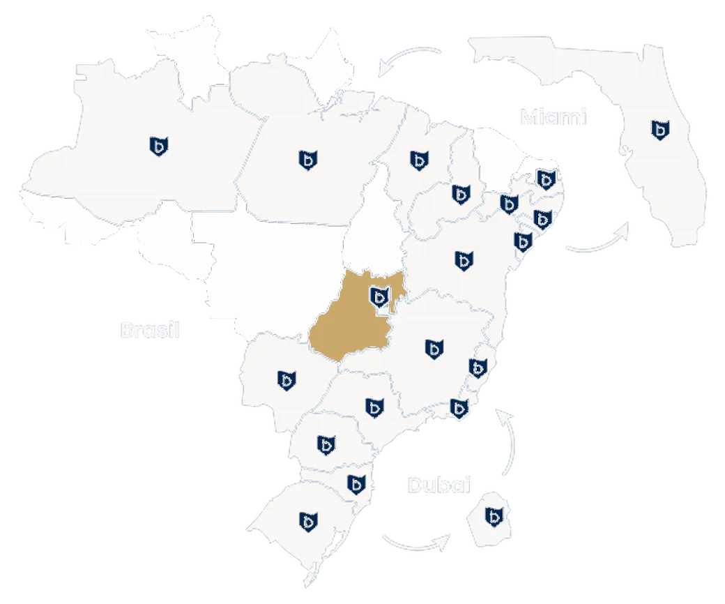 Mapa do Brasil com os estados que têm marinas BOATLUX®, Goiás em destaque, e os destinos internacionais Miami e Dubai